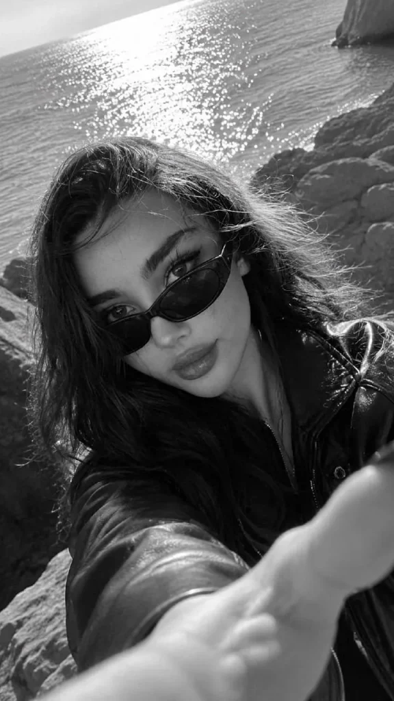 پرامپت عکس دخترانه
